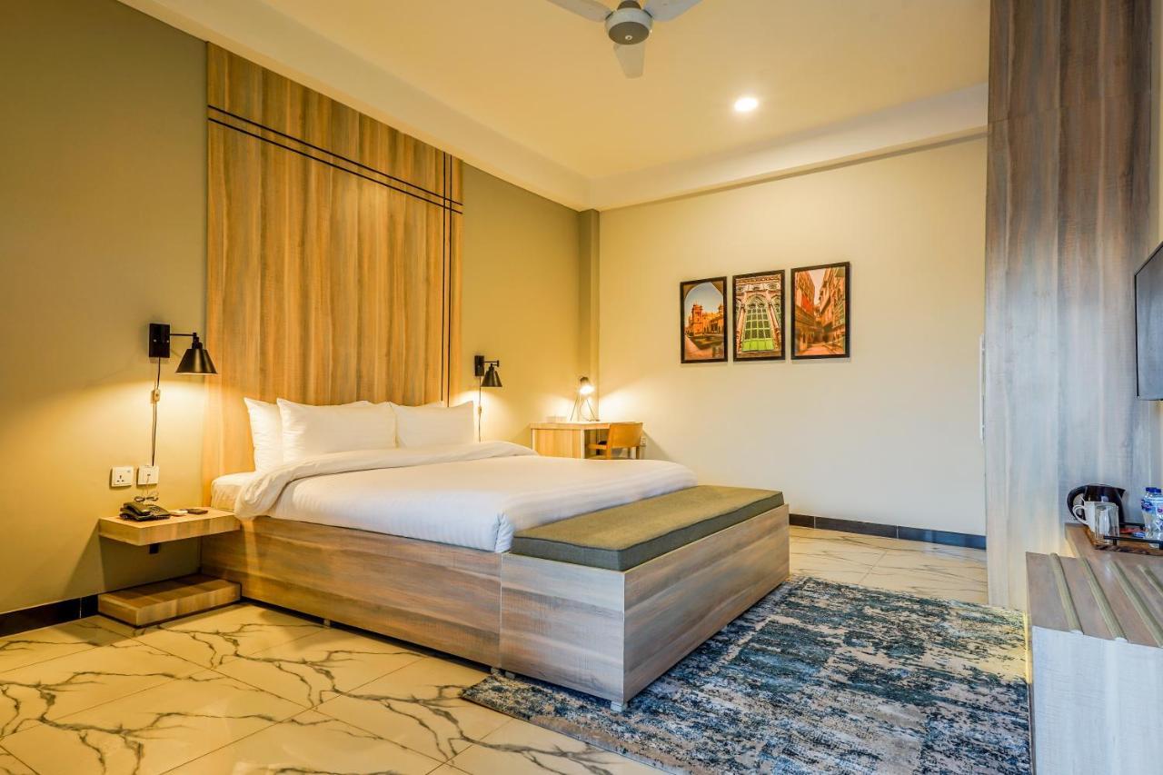 Roomy Crossroads Hotel, Пешавар Экстерьер фото