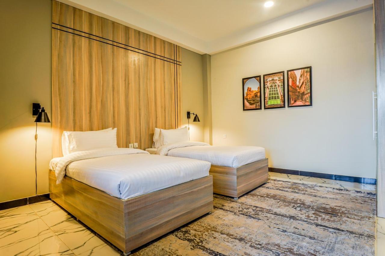 Roomy Crossroads Hotel, Пешавар Экстерьер фото