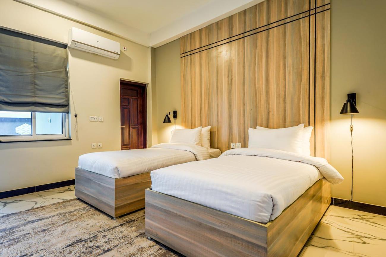 Roomy Crossroads Hotel, Пешавар Экстерьер фото